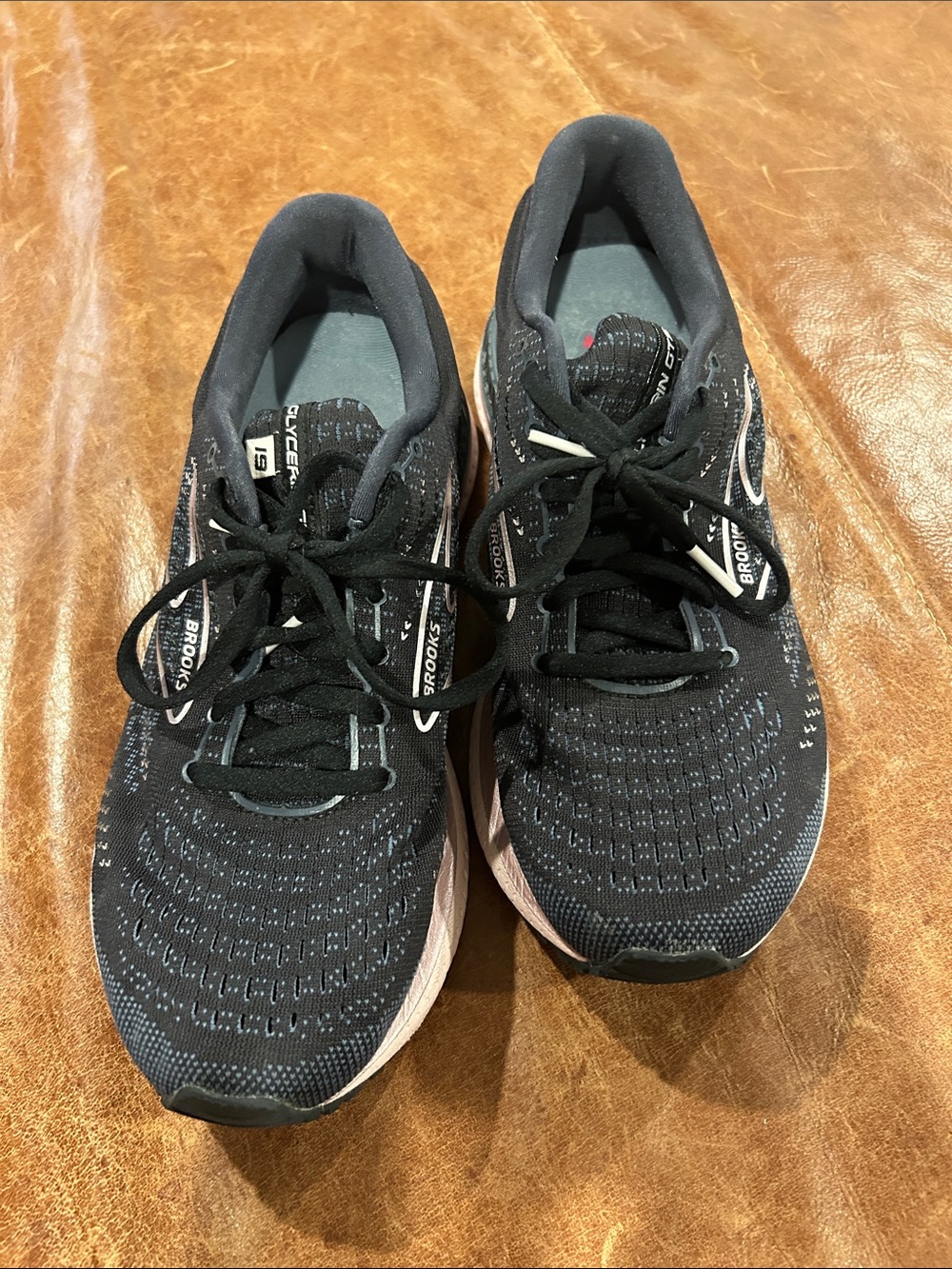 Brooks Black and Pink Woman’s Running SneakersGlycerin GTS 19